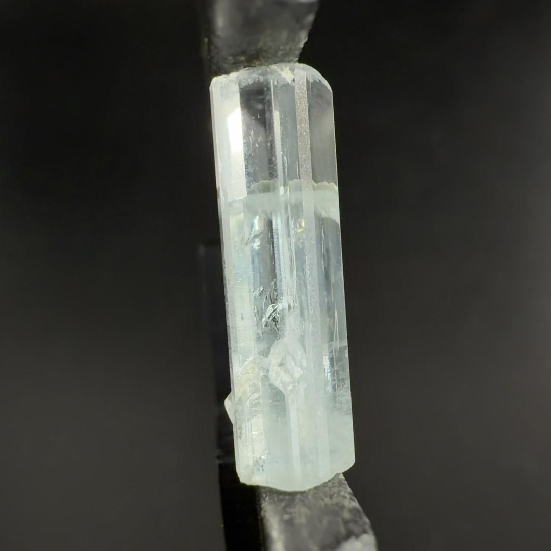 E32110】 アクアマリン 結晶 ベリル 緑柱石 単結晶 原石 天然石 鉱物