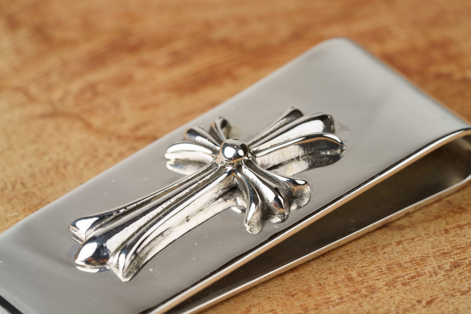  立体クロスが宿す反骨と守護の象徴 シルバー925マネークリップ 孤高のゴシック美学 ミニ財布 コンパクト財布 財布 ケース 小物入れ