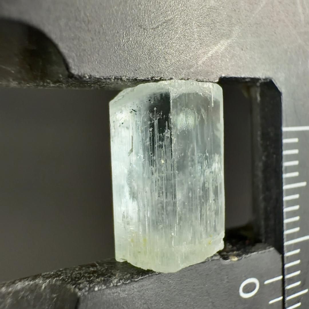 E32101】 アクアマリン 結晶 ベリル 緑柱石 単結晶 原石 天然石 鉱物