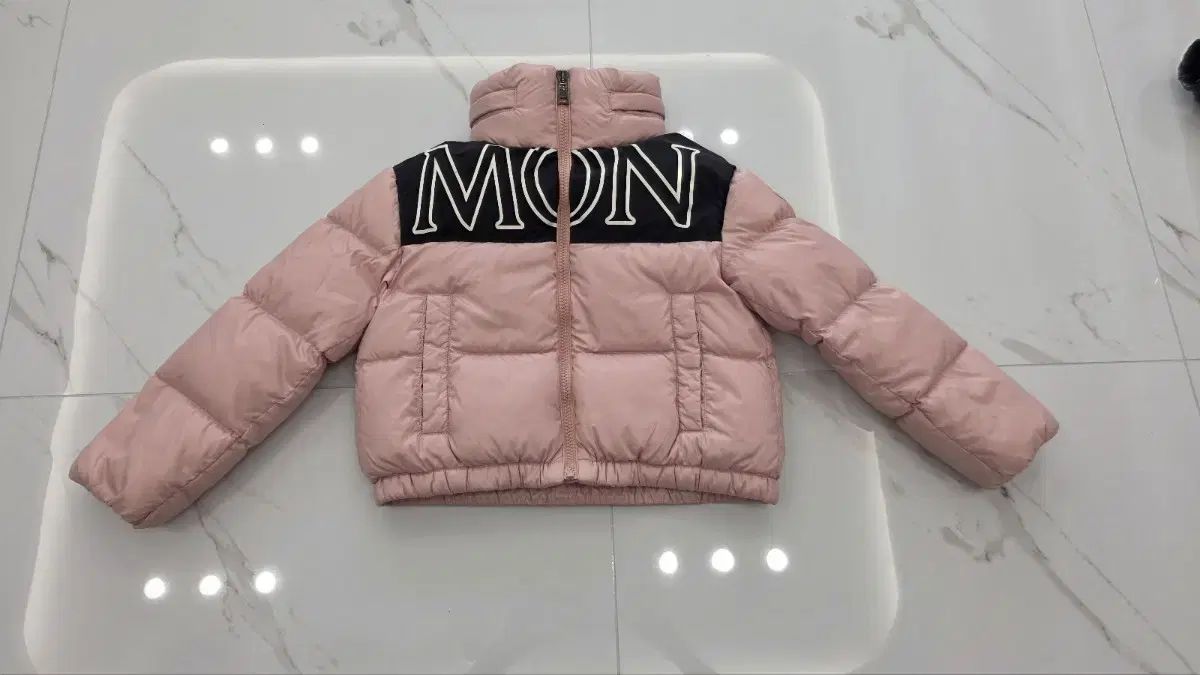 モンクレールキッズ GERS ピンク ショートダウン 8 A