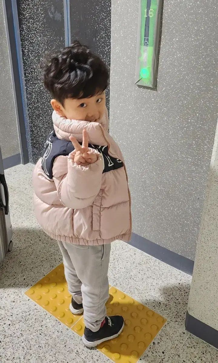 モンクレールキッズ GERS ピンク ショートダウン 8 A