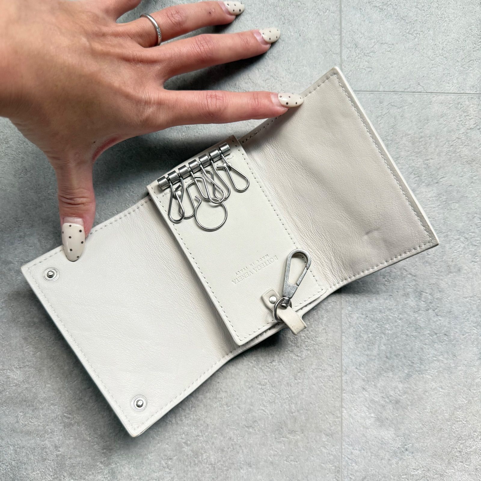 Bottega Veneta ホワイトレザーキーケース BOTTEGA VENETA ボッテガヴェネタ マキシイントレチャート 6連キー