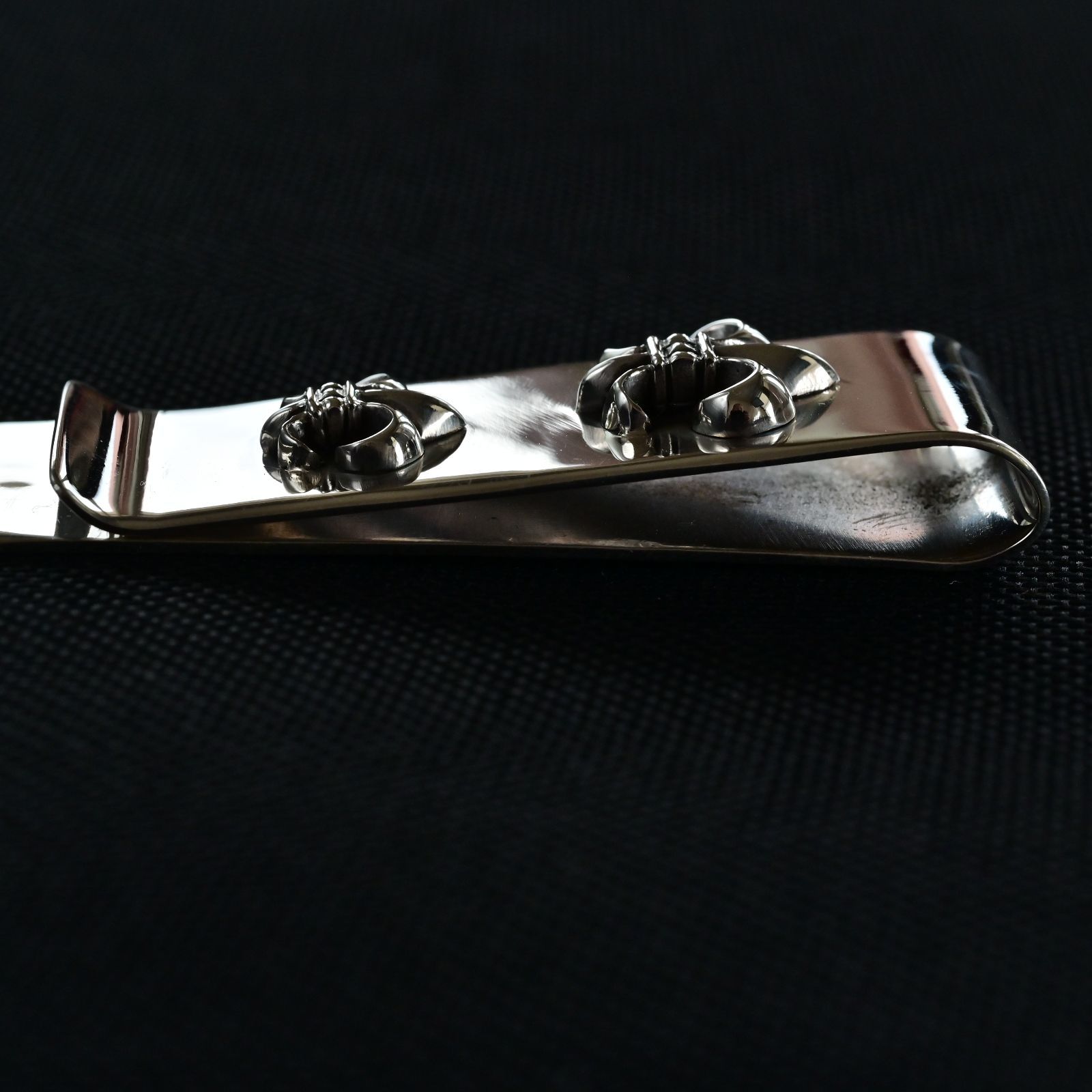 反骨と気高さを刻む百合の紋章マネークリップ｜シルバー925が放つ孤高のラグジュアリー