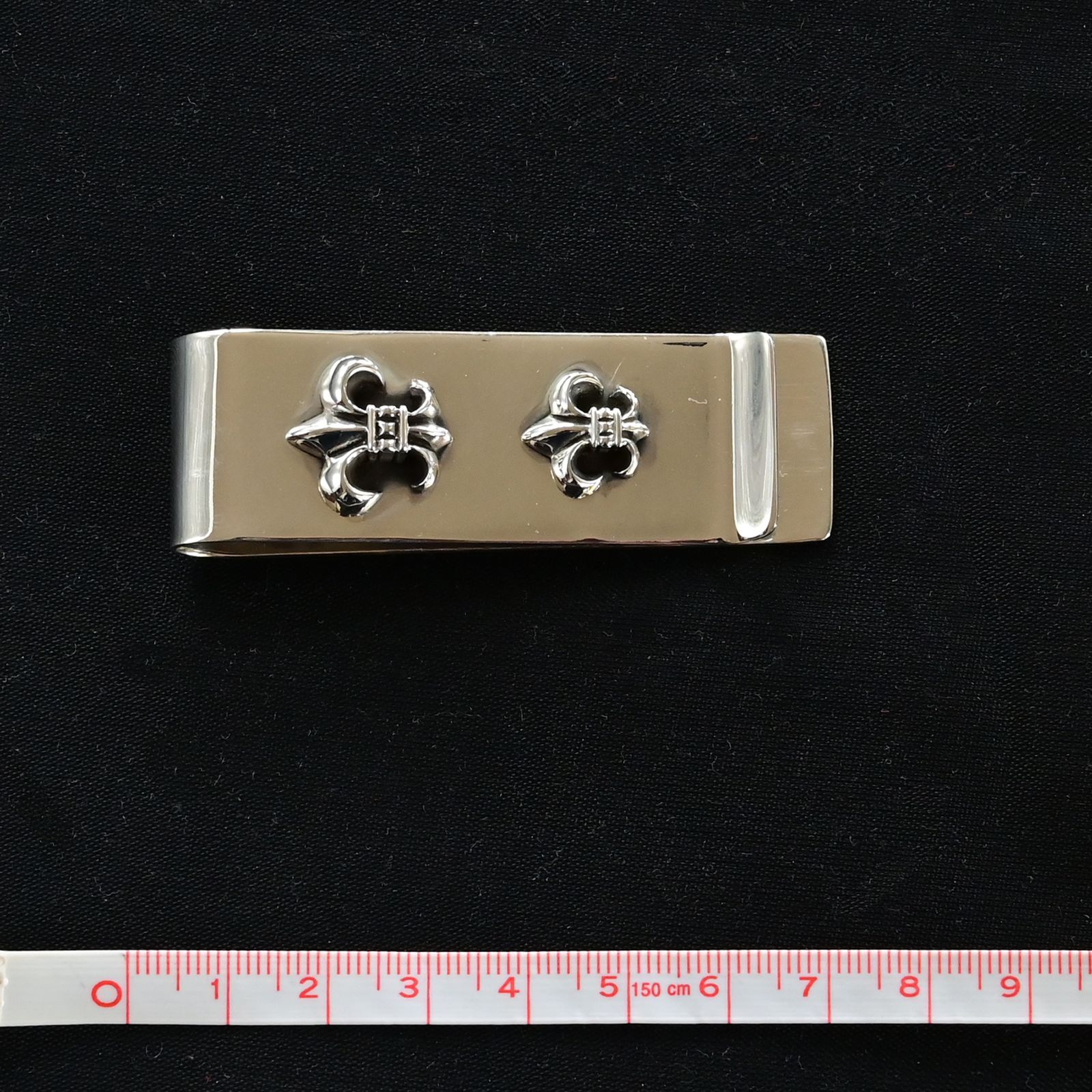 反骨と気高さを刻む百合の紋章マネークリップ シルバー925が放つ孤高のラグジュアリー