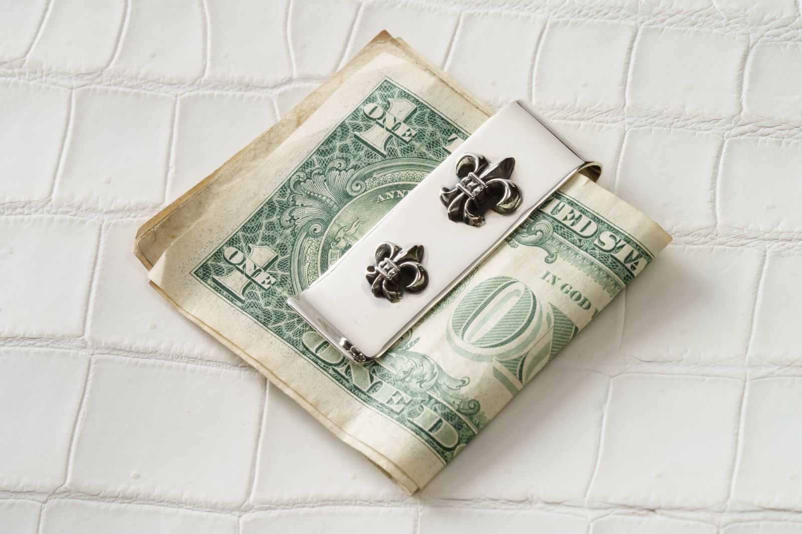 反骨と気高さを刻む百合の紋章マネークリップ シルバー925が放つ孤高のラグジュアリー