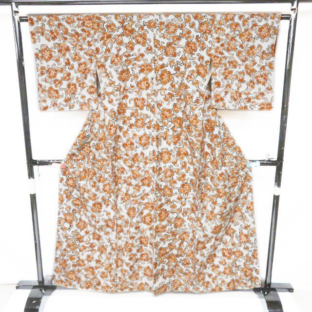 小紋 着物 正絹 紬地 袷 カジュアル 花模様 オフホワイト 人参色 身丈158 cm 裄63 M きもの北條 A 1306-3