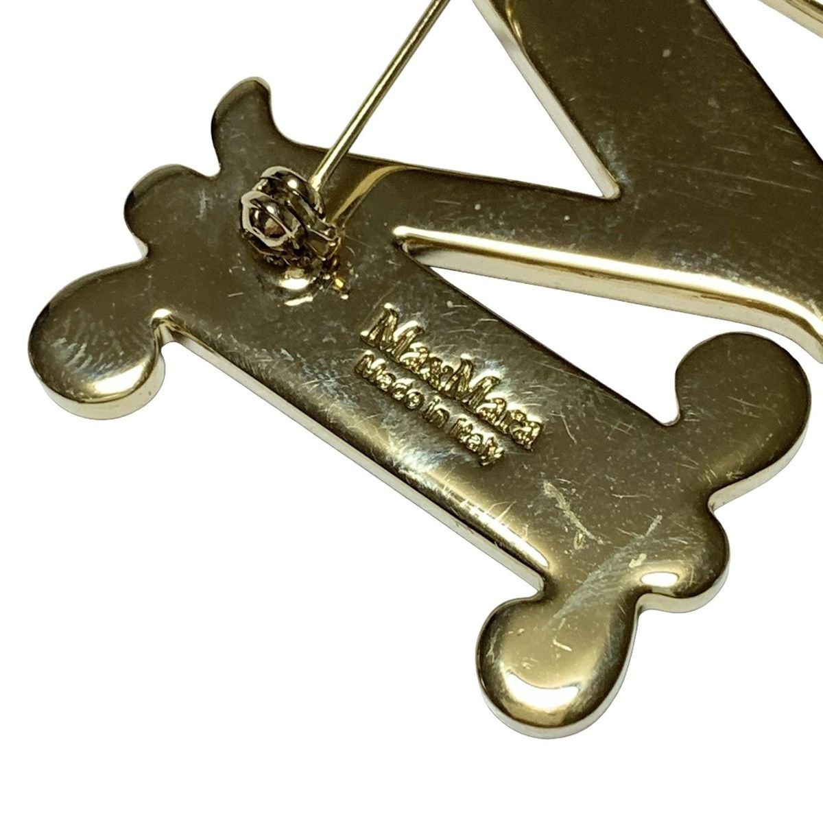 Max Mara(マックスマーラ) ブローチ - ゴールド×ネイビー Mモチーフ