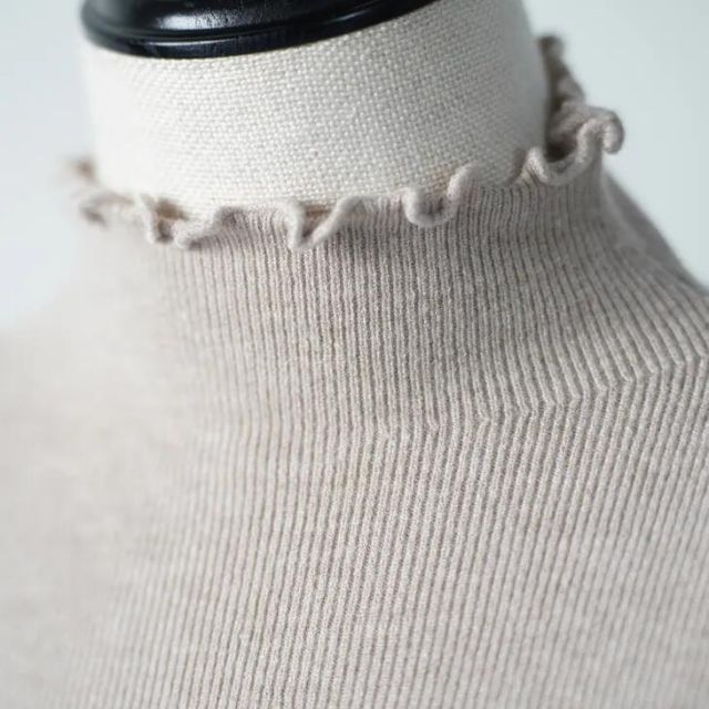 frescute フレスキュート メロー細身リブインナー ベージュ size 38 トップス 25 AW