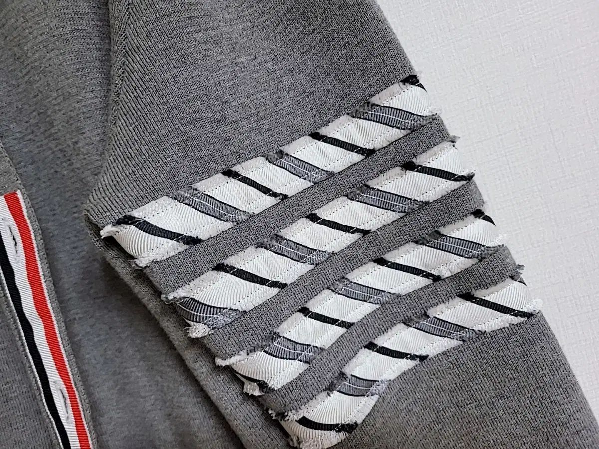 高価格帯LINE Thom Browne トム ブラウン ミラノステッチ SPECIAL シルク 四本サイドライン カーディガン