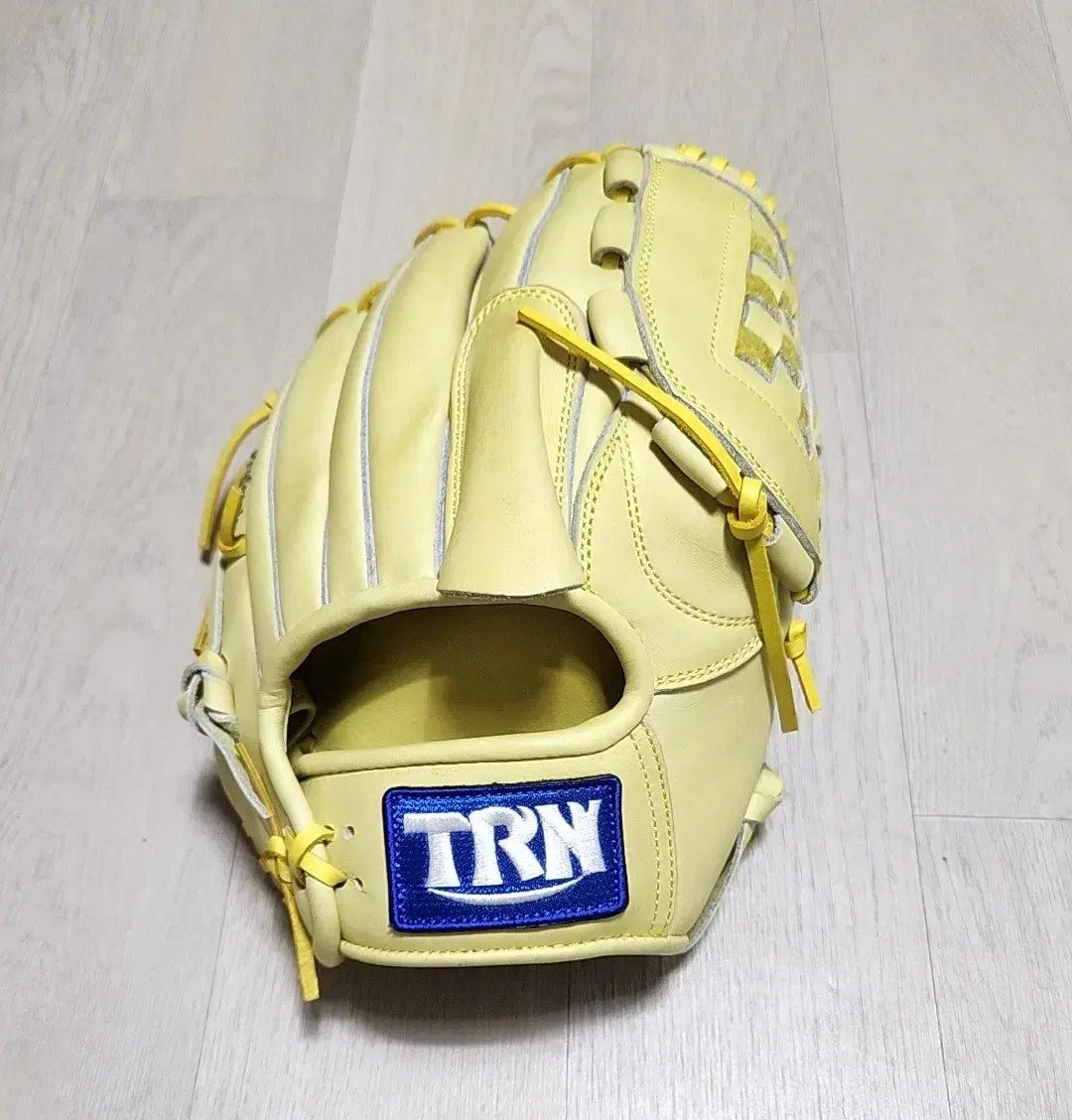 TRNグローブ 選手用 ライムカラー