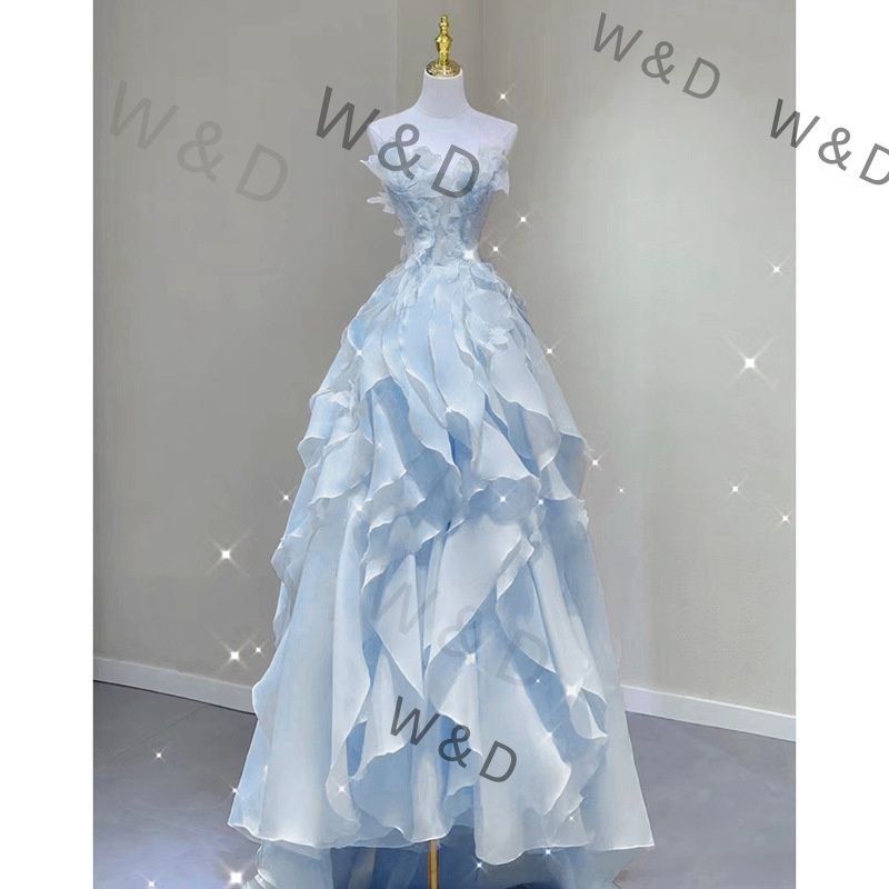 ブルー イブニングドレス 2025 抹胸 光沢 上品 パーティー 卒業式 成人式 ステージ衣装 煌めくブルーが特別な日の主役を彩る エレガントなシルエット