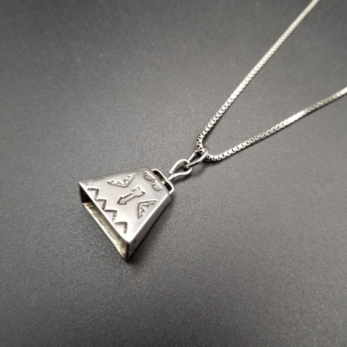 サウスウェスタン アロー トゲトゲ スタンプワーク カウベル ヴィンテージ ペンダント ネックレス 銀 チャーム 925シルバー チェーン Y 21-W