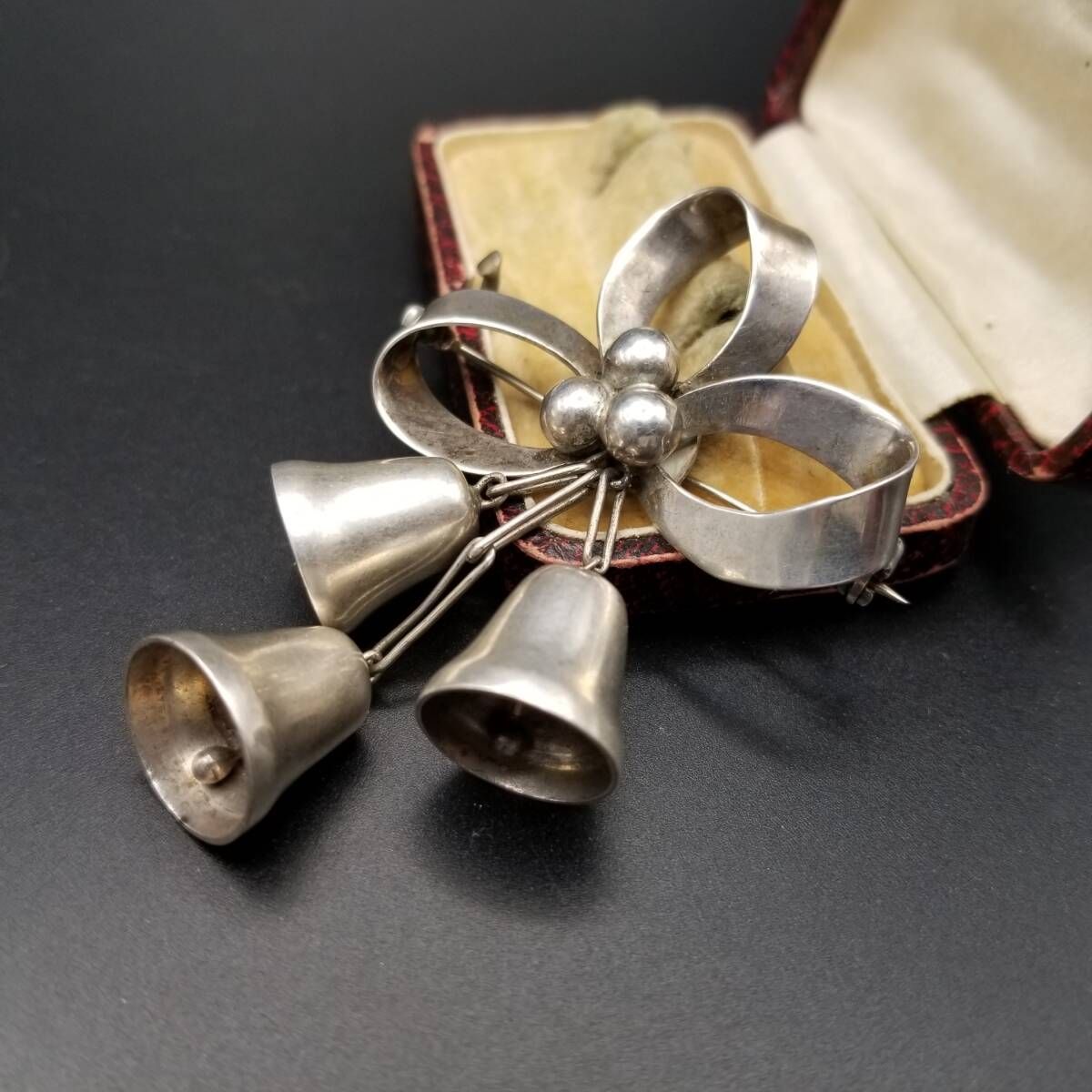 50 60 s Damaso Gallegos メキシコ 925 シルバー ヴィンテージ ブローチ 3つのベルとリボン 銀細工 TAXCO タスコ 大ぶり 3 D アート Y 22 A