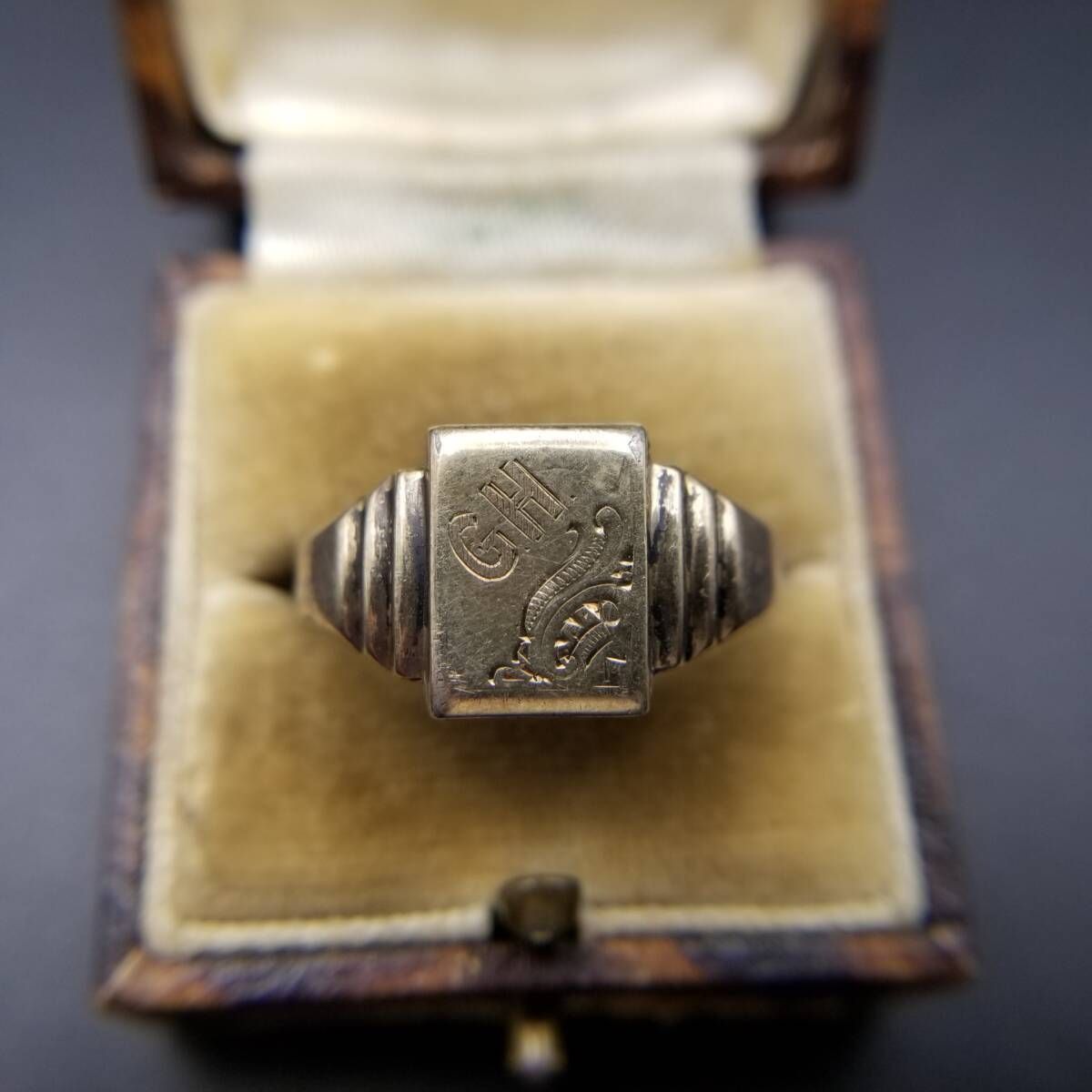 英国 ヴィンテージ JHW社製 イニシャルレター GH シグネット リング