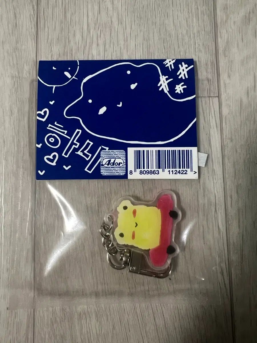 NewJeans ハニ（HANNI）手描きの THE HYUNDAE ポップアップ