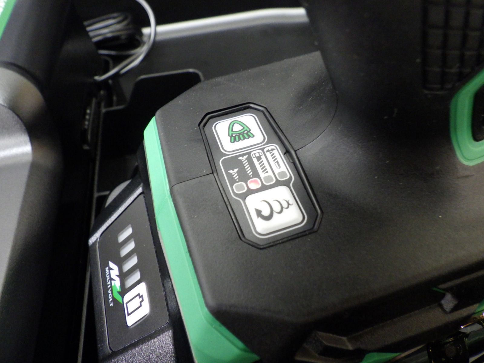 充電式 インパクトドライバー