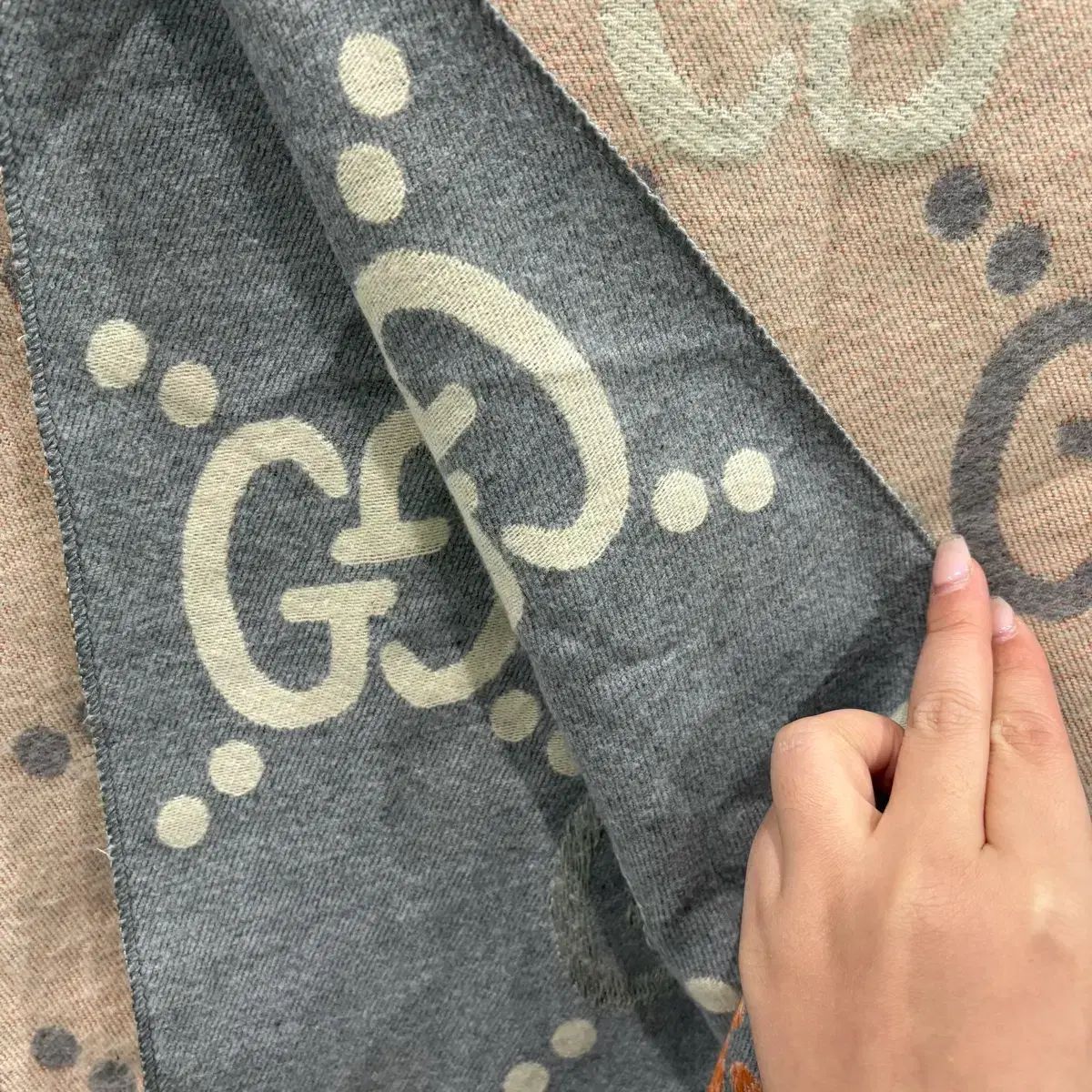 グッチ GG ロゴ ピンク セール マフラー