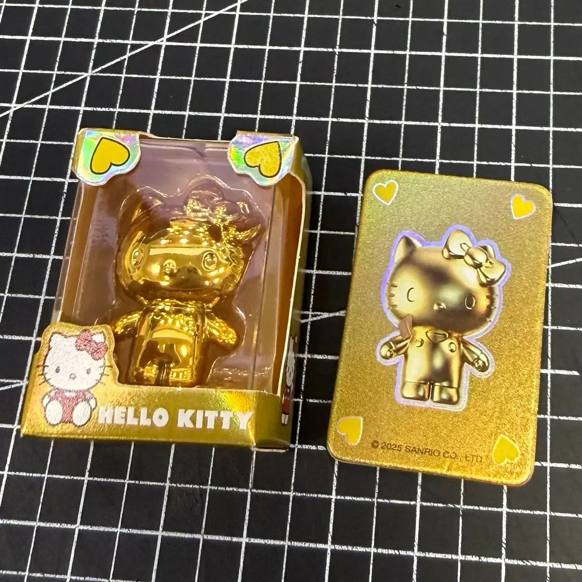 金色ハローキティフィギュア 純金製「ハローキティ」限定フィギュア、お値段なんと約43万円！一部に