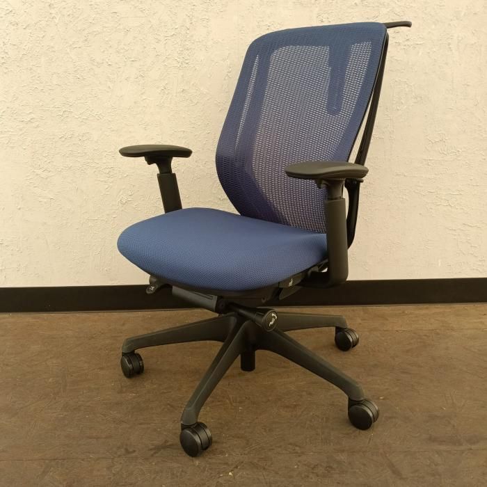 オカムラ シルフィー オフィスチェア 肘あり C 686 XR FMP 3 製 ミディアムブルー ハイバック メッシュタイプ アジャストアーム付 ブラックボディ 樹脂脚 ハンガー付 ナイロンキャスター デスクチェア OAチェア チェア イス 椅子