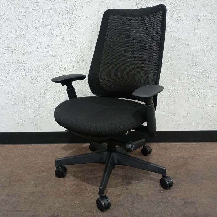 オカムラ オフィスチェア 肘あり ポータム CF 81 XR FKA 1 製 ブラック バック 背メッシュタイプ アジャストアーム フレーム 脚 ナイロンキャスター 張材 プレーン デスクチェア チェア イス 椅子