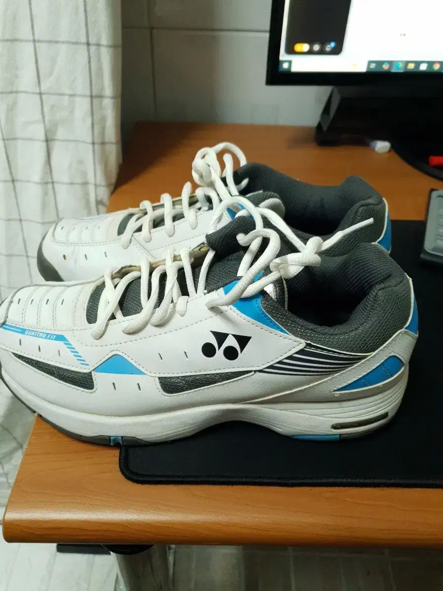 Fit バドミントンシューズ