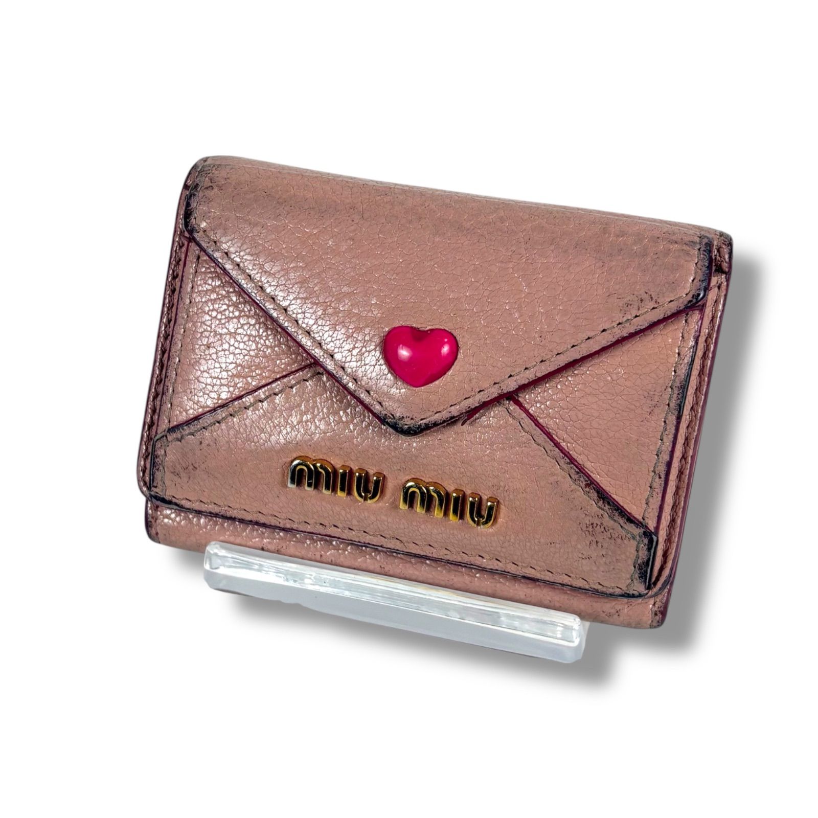 美品 希少 ミュウミュウ　三つ折り　財布　マドラス　ラブレター　ハート ミュウミュウ MIUMIU マドラスレザー ラブレター コンパクトウォレット