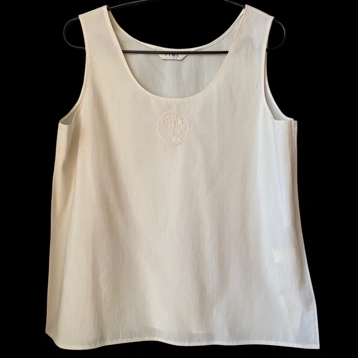 タイム クリームラウンド トップス