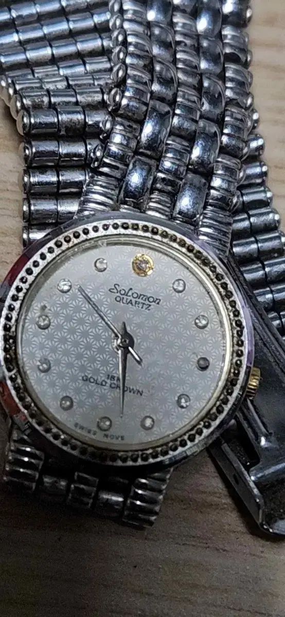 ソロモン クオーツ時計 18 k ゴールド