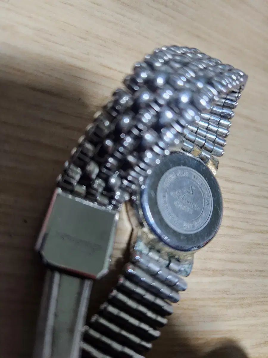 ソロモン クオーツ時計 18 k ゴールド