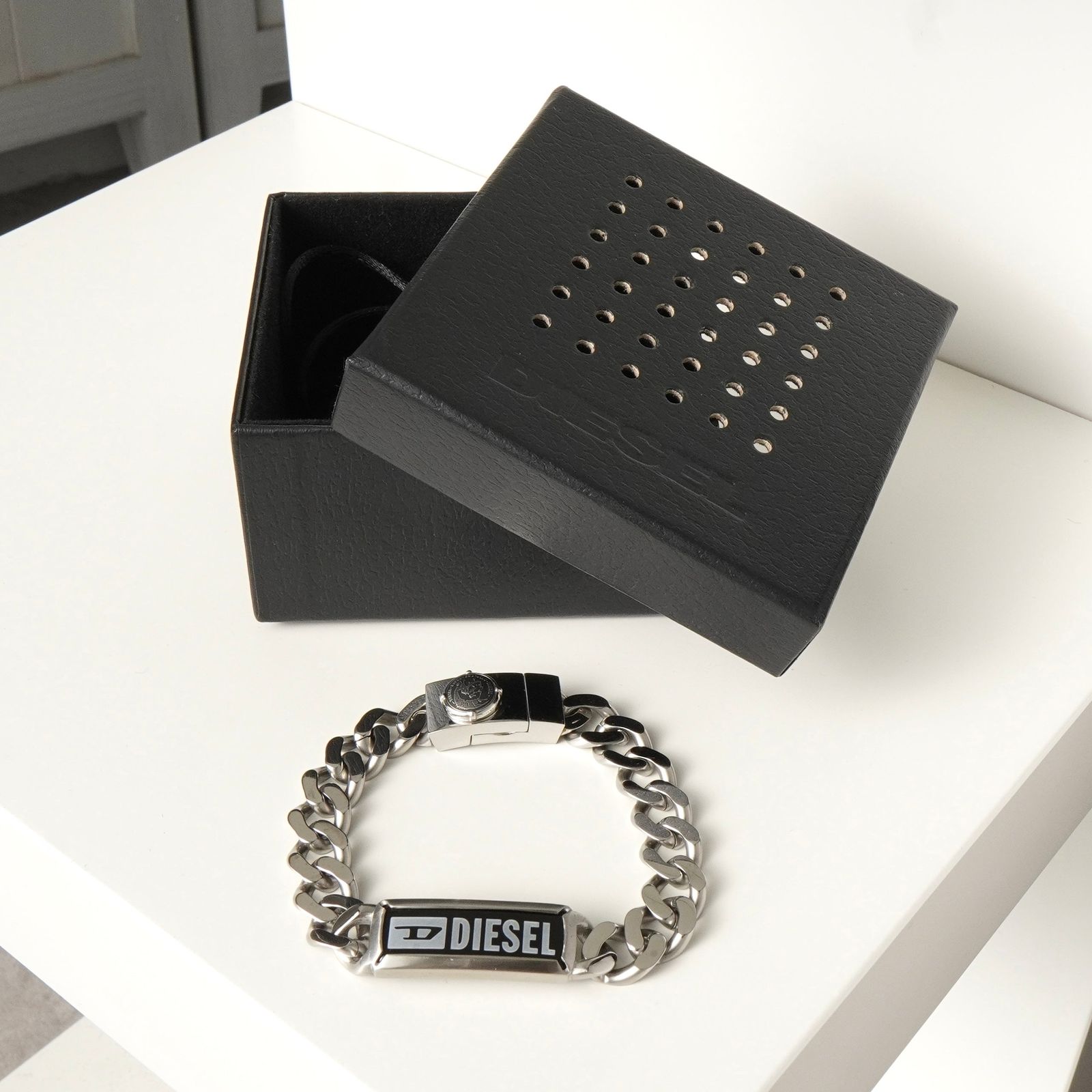 DIESEL(ディーゼル) ロゴプレート IDチェーンブレスレット シルバー