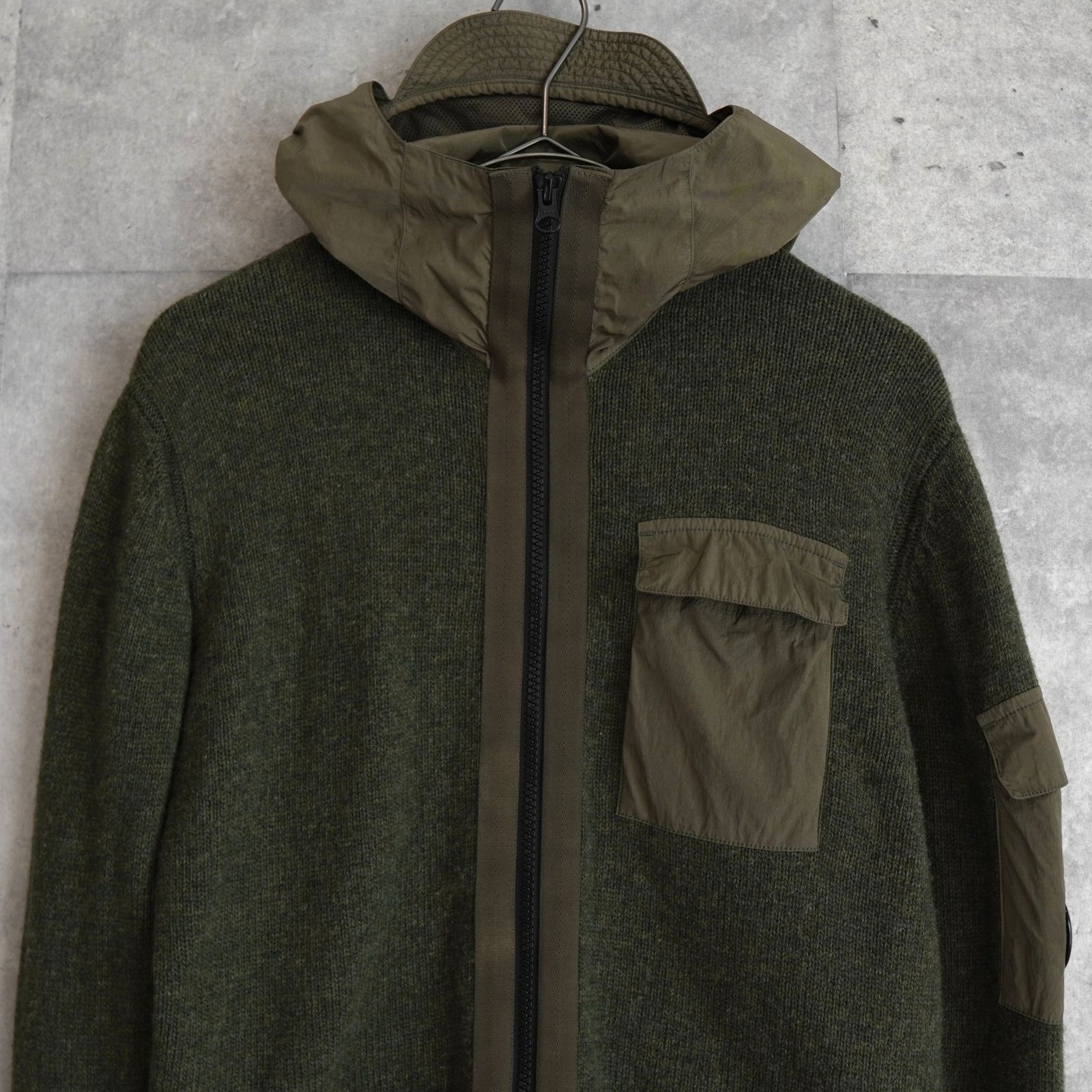 シーピーカンパニー ナイロン 切り替え ニット パーカー カーキ メンズ