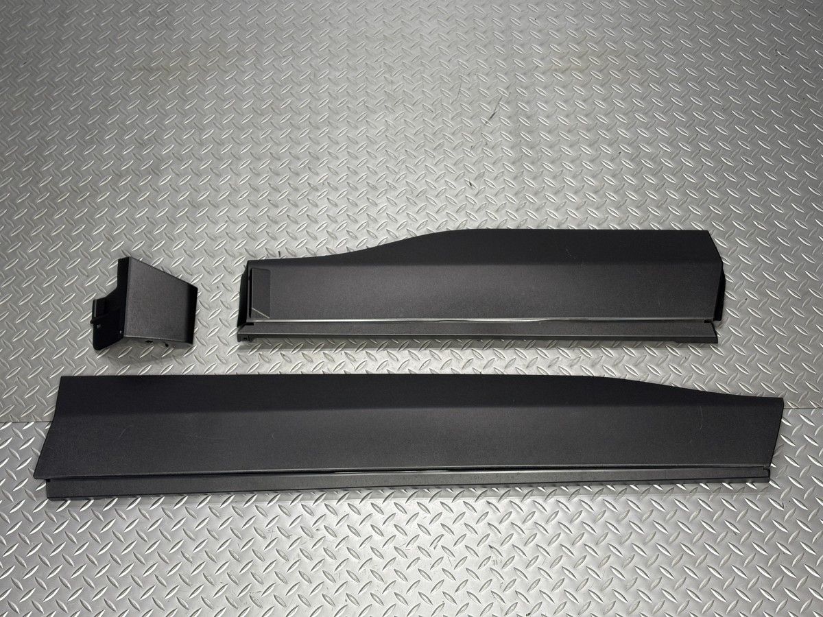 新車外し 50系 RAV 4 サイドドアパネル マッドガード右 品番75073 42040 75077 76901 42050 MXAA AXAH 52 54