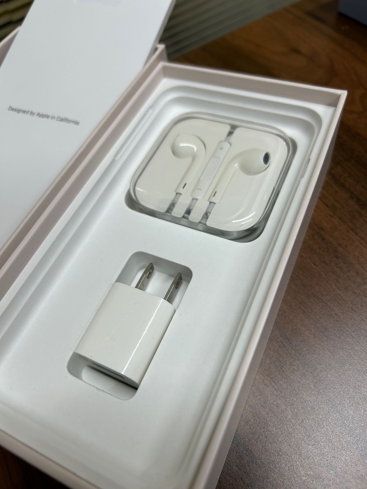 美品 iPhone8Plus 64GB ゴールド SIMロック解除済み iPhone 8 中古 白 