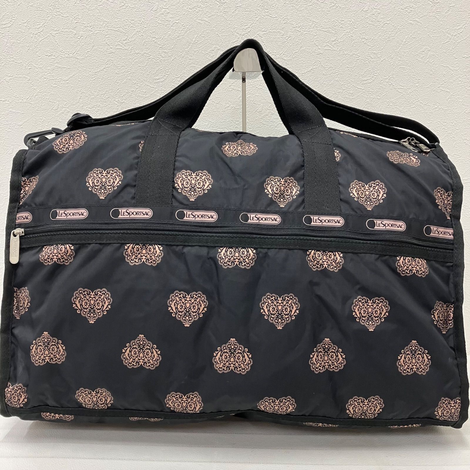 7128 LeSportsac レスポートサック ボストンバッグ 2 way 旅行 大容量 ラージウィークエンダー ピルエットハート 日本 総柄 ブラック系 黒 ナイロン 軽量 レディース