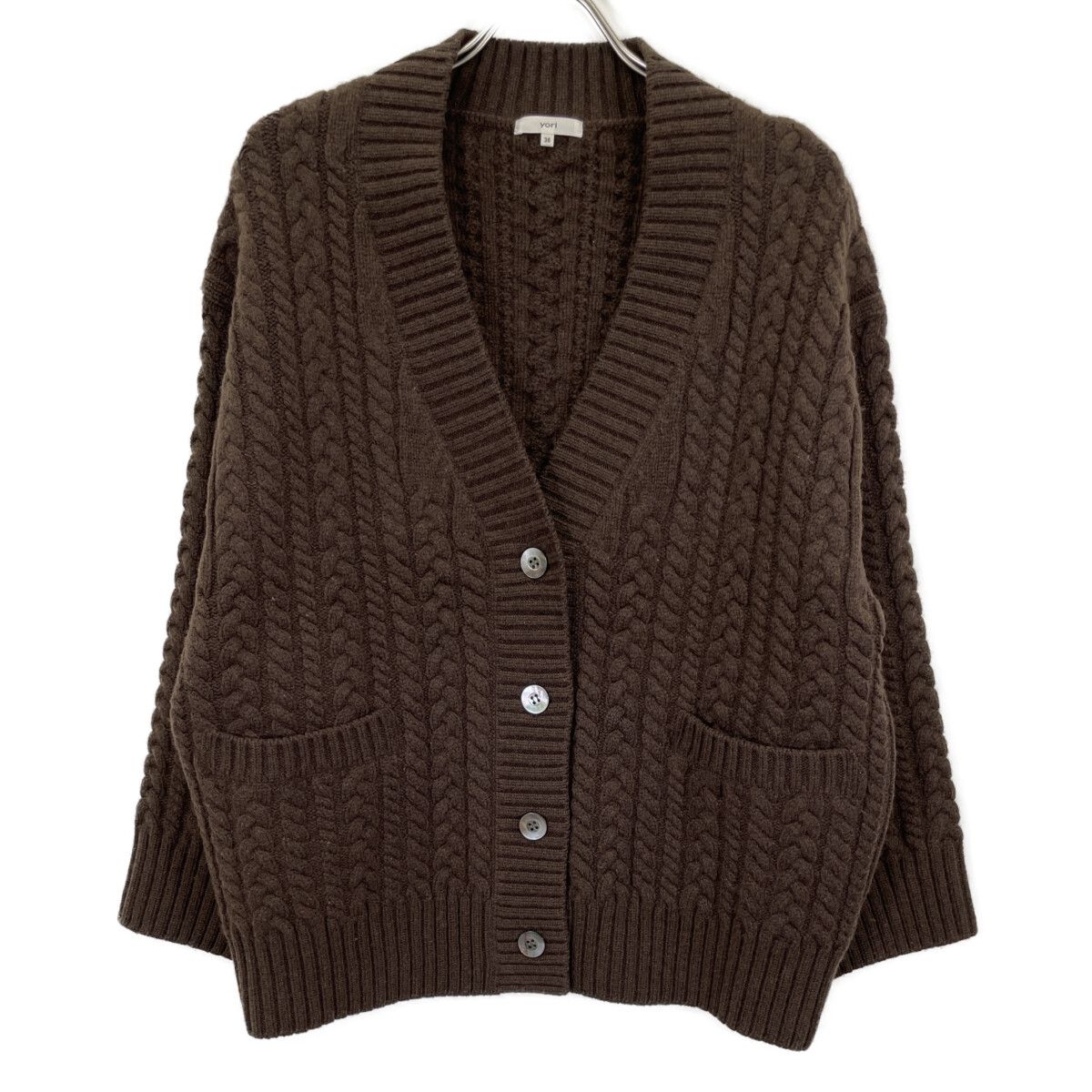 yori ヨリ ﾌﾞﾗｳﾝ ｳｰﾙ100 ｼｪﾙﾎﾞﾀﾝ ｹｰﾌﾞﾙﾆｯﾄｶｰﾃﾞｨｶﾞﾝ ブラウン - メルカリ