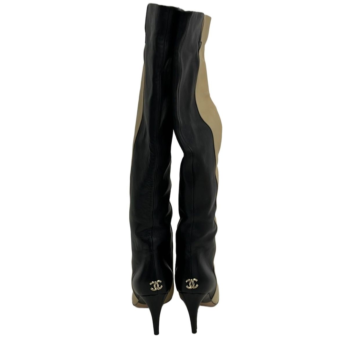  CHANEL シャネル ロングブーツ 36 1 2 C レディース - G 26233 ベージュ×黒 ニーハイ ラムスキン ロングブーツ ブーツ