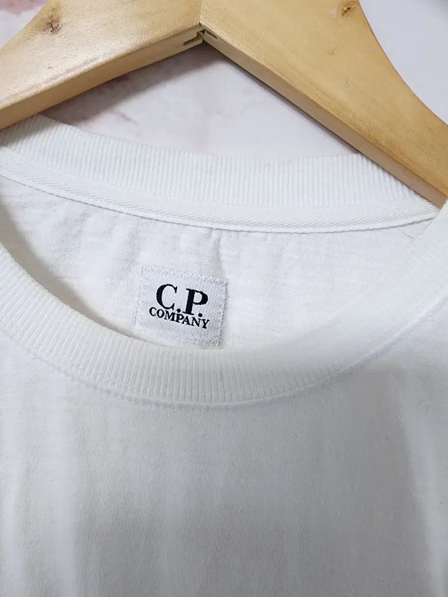 C P カンパニー 白 長袖 Tシャツ