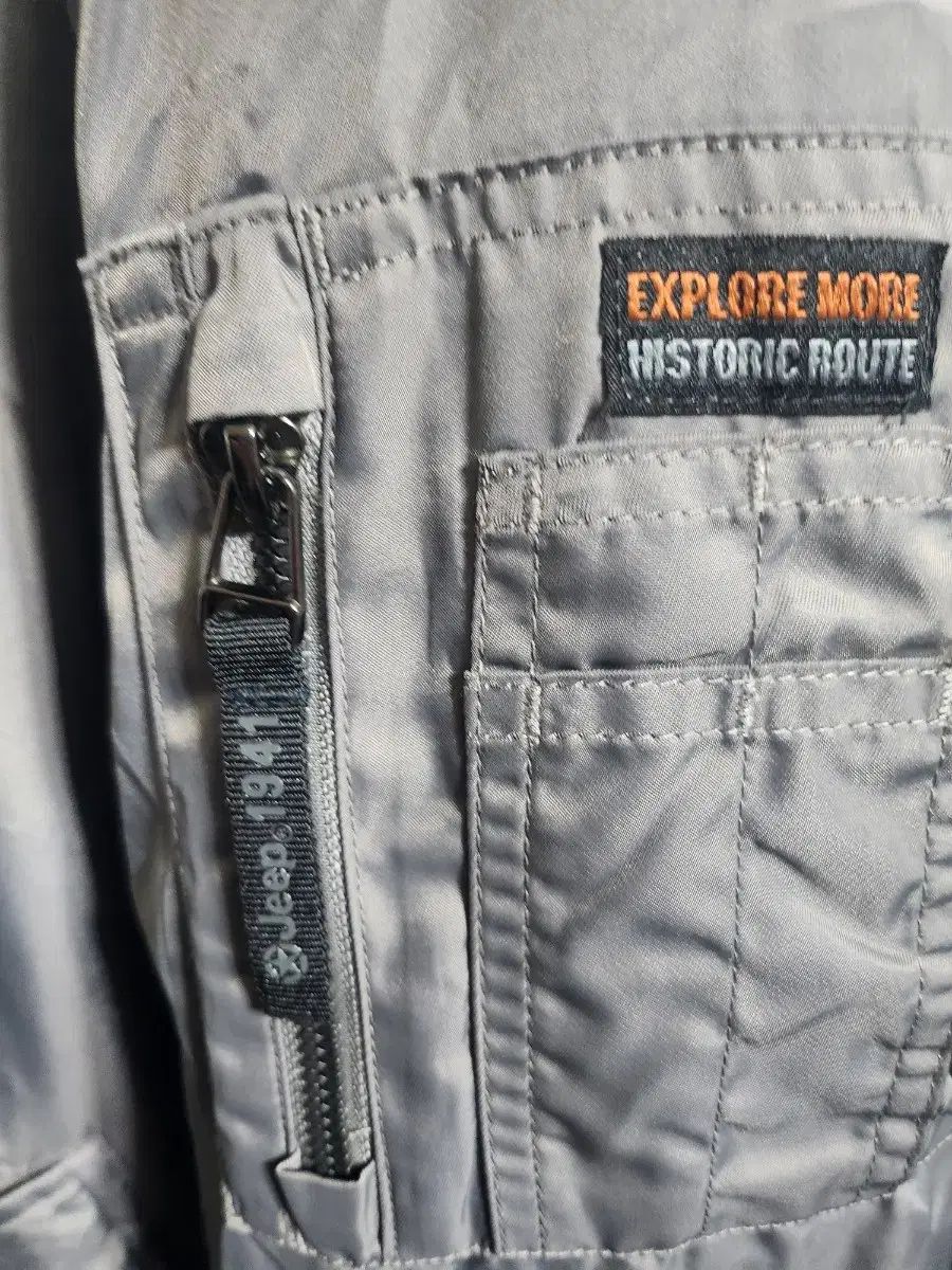 新品) Jeep ジープ リバーシブル ダウン MA-1ジャケット チャコール