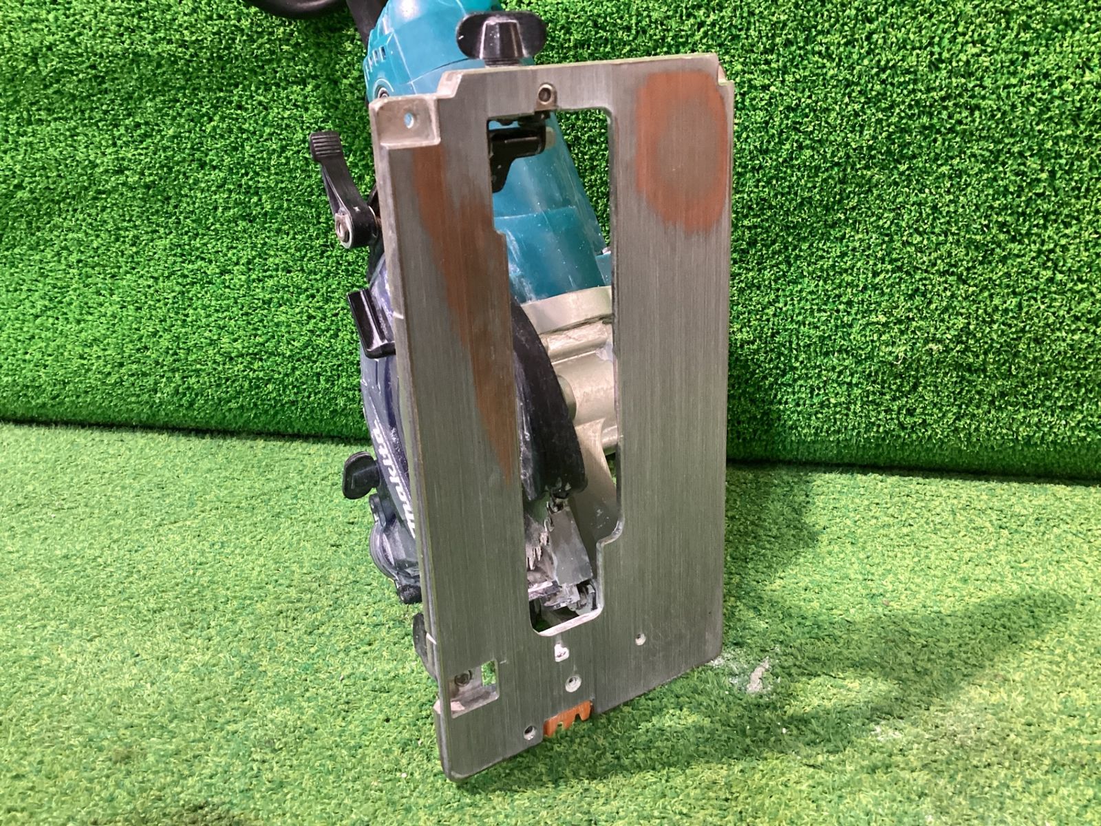  マキタ 125 mm防じんマルノコ 本体のみ 被覆破れ有 シ 66 清掃ブラシ 作業用エプロン マルノコ 切断工具 切断機