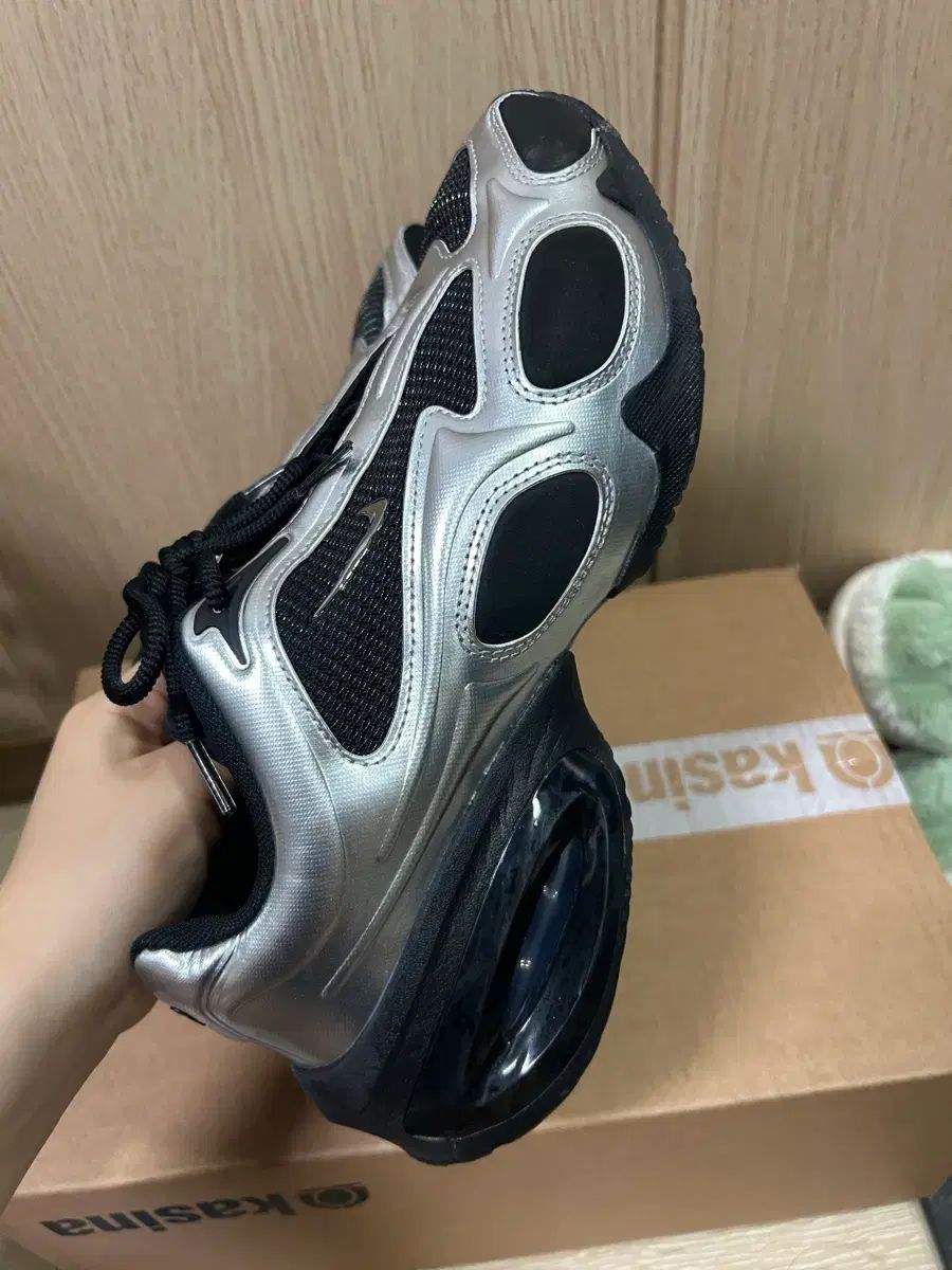 ナイキ エアマックス ミューズ シルバー ブラック 255