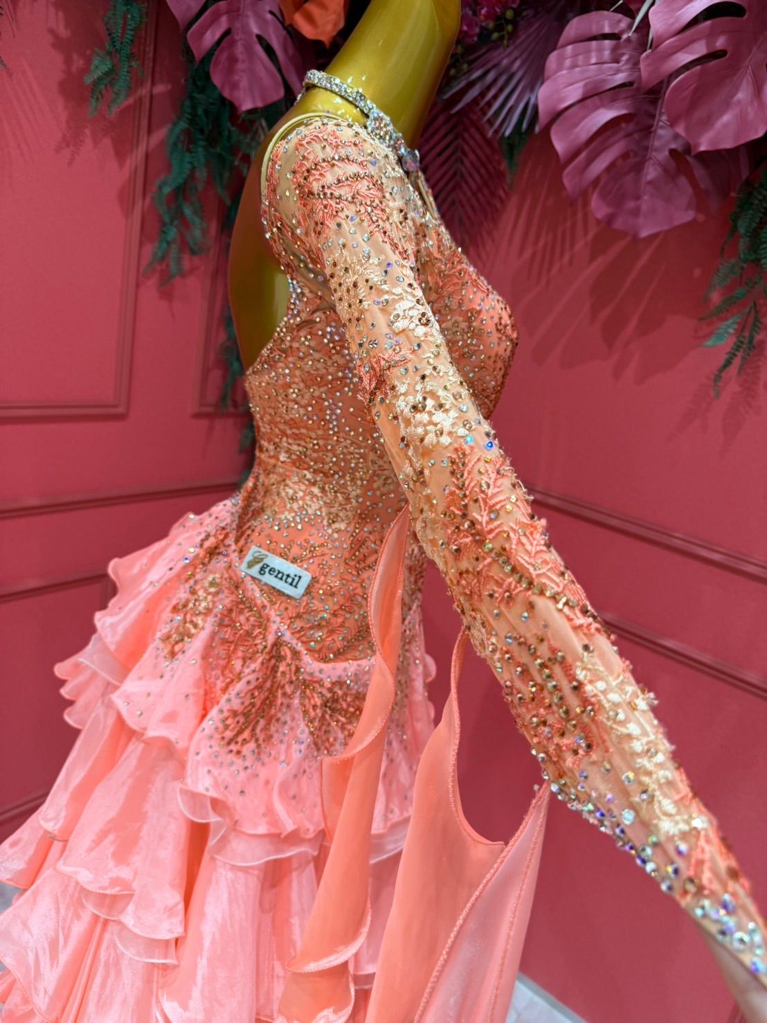 サーモンピンク