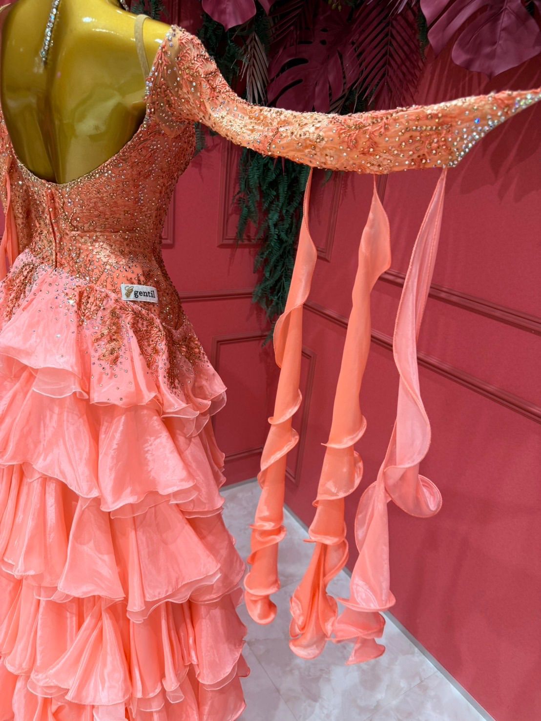 サーモンピンク