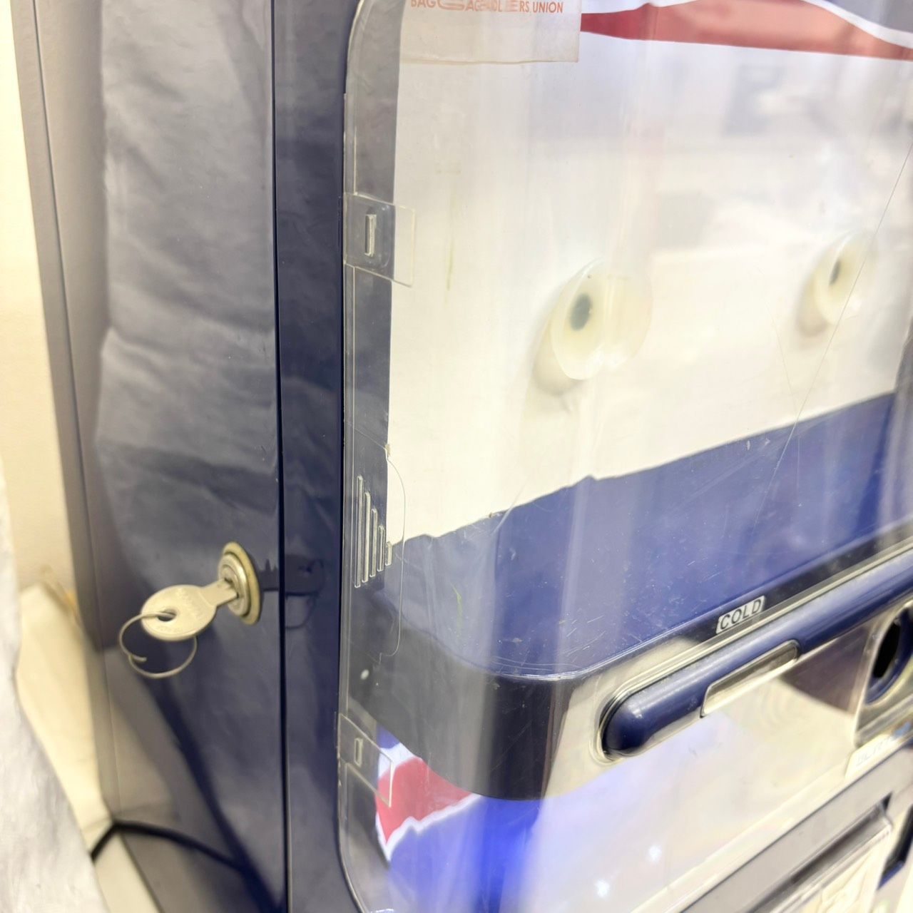 ミニ自動販売機型保冷庫（マサオコーポレーション）　『ジャンク品』 ミニ自動販売機型保冷庫（マサオコーポレーション） 『ジャンク品