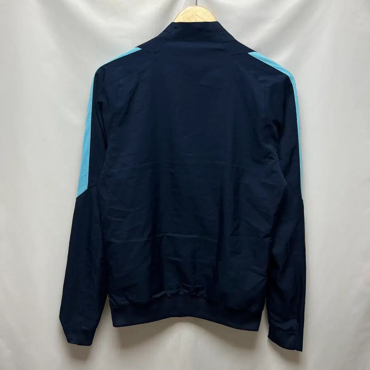 ウィンドブレーカー