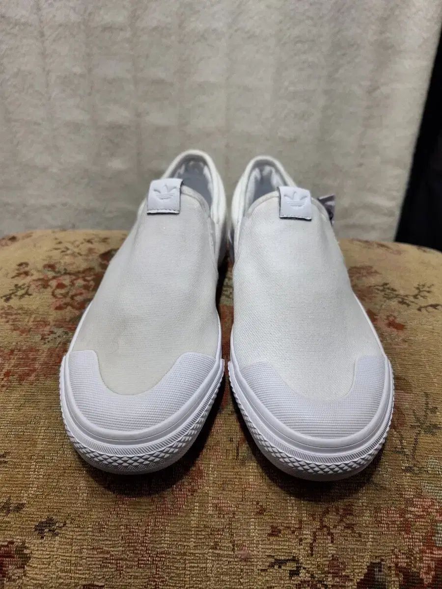 雲龍鐔　埋忠派？　真鍮地変り形雲龍図鐔　高肉彫　両櫃孔　埋忠就方　金工鐔　桐箱入 雲龍鐔 埋忠派？ 真鍮地変り形雲龍図鐔 高肉彫 両