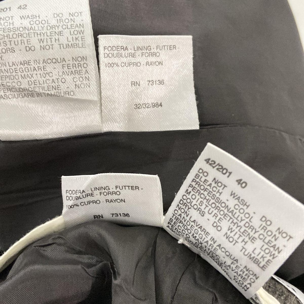 ダークブラウン