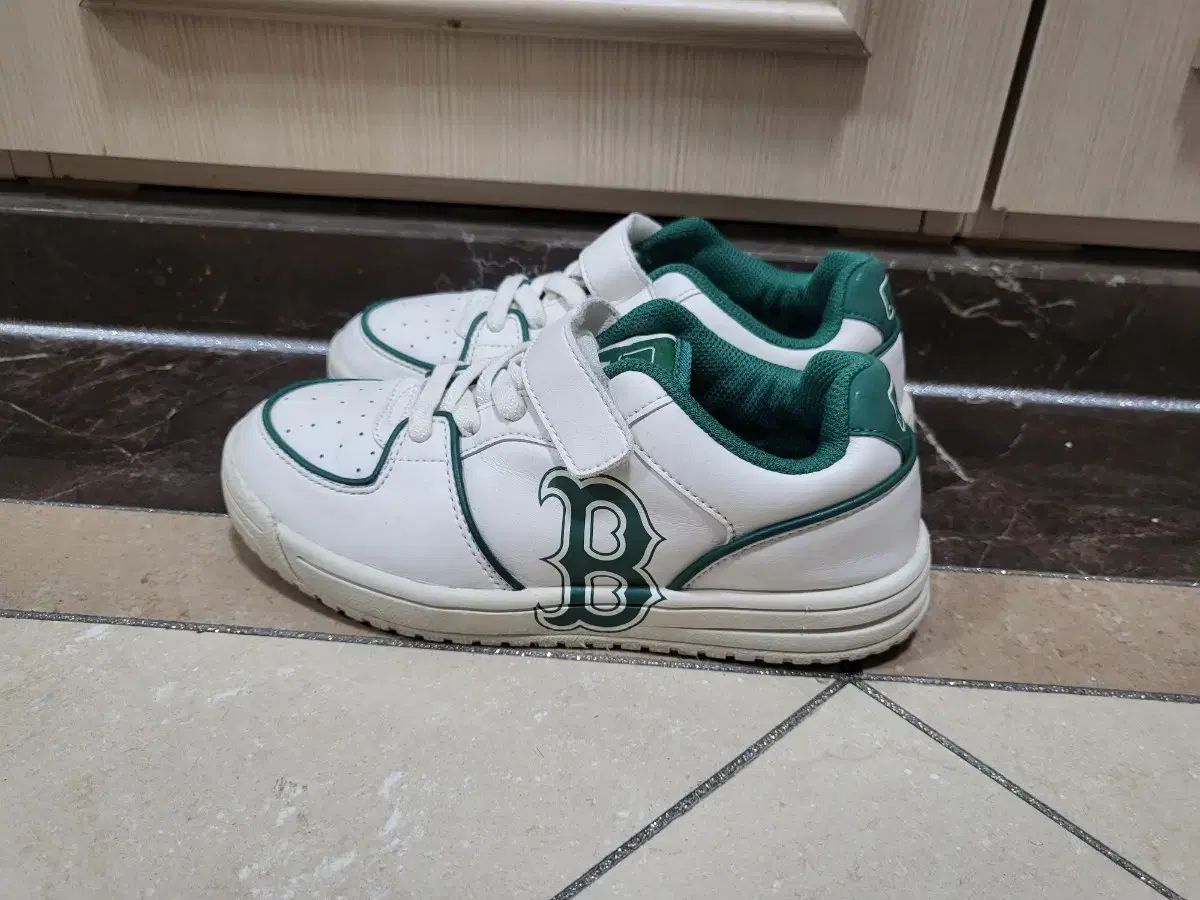 ミズノアルファ2 エリート 23.5cm MLB キッズ チャンキー スニーカー ライナー (210)