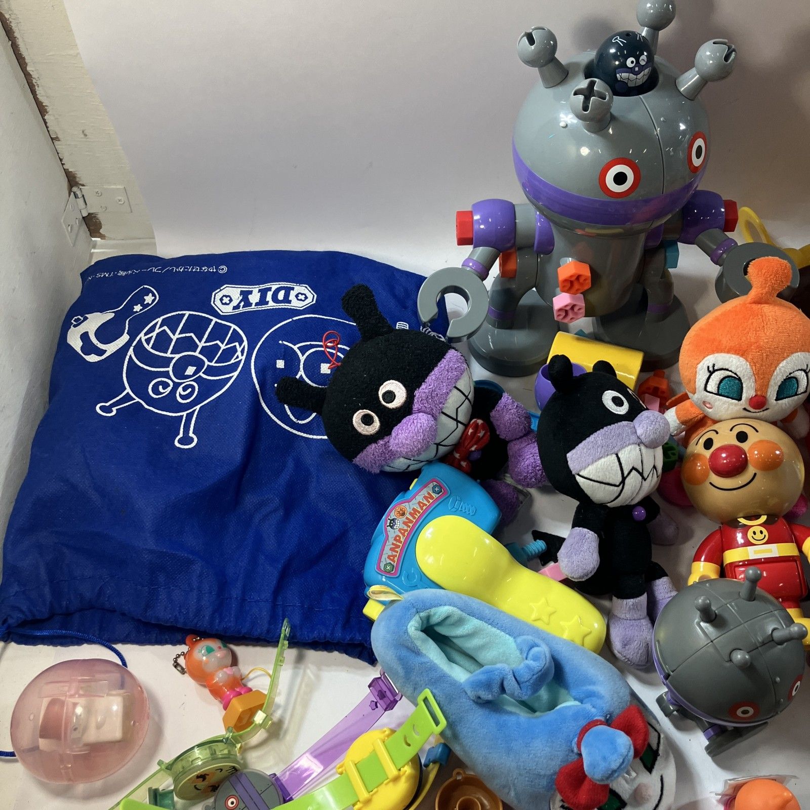 アンパンマン あんぱんまん ぬいぐるみ まとめ 小物 ばいきんまん こきんちゃん ドキンちゃん 等 おもちゃ 8.2 kg