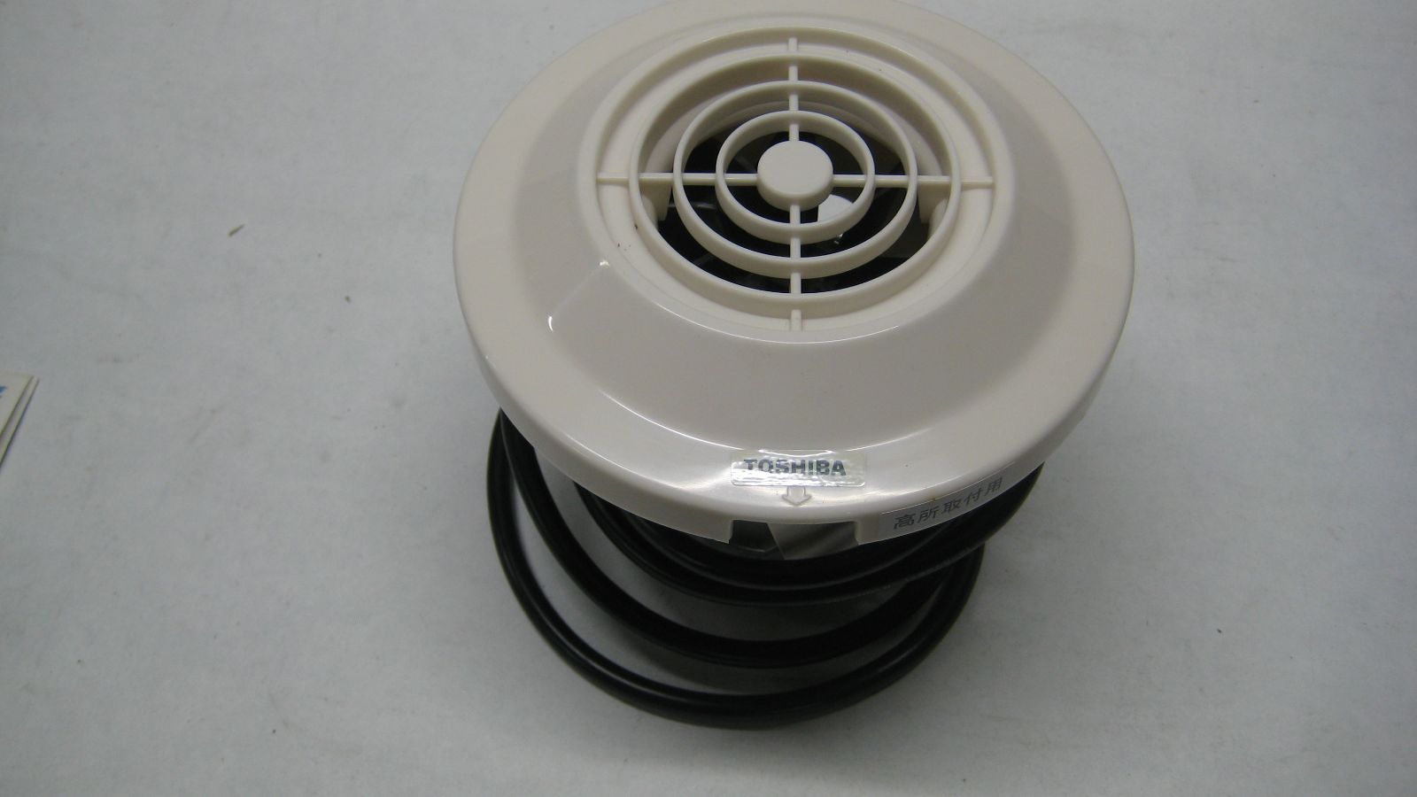 新品】2025年度製 ストア THREEUPセラミックファンヒーター（グレー）