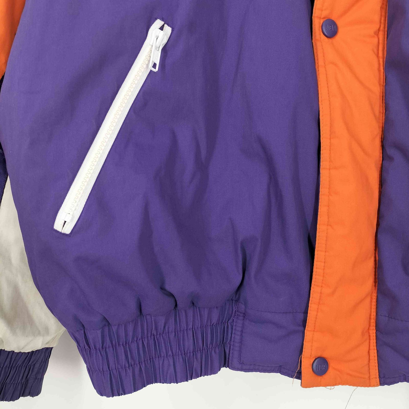 PRO LAYER(プロレイヤー) バスケットボールチームロゴ刺繍 裏地プリント マルチパターン  中綿ジャケット NBA メンズ import：XXL 【中古】【ブランド古着バズストア】 プロレイヤー PRO LAYER バスケットボールチームロゴ刺繍 裏地プリント